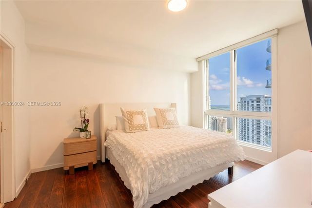 5 of 9 - 300 S Biscayne Boulevard #t-3504, Miami, FL