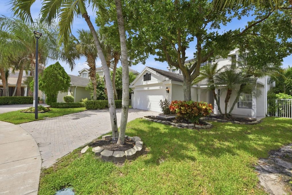 223 Berenger Walk, Royal Palm Beach