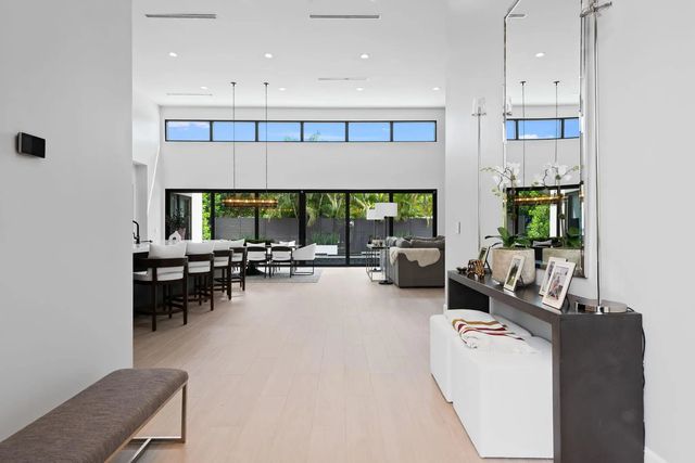 3 of 40 - 2424 Ne 27th Avenue, Fort Lauderdale, FL