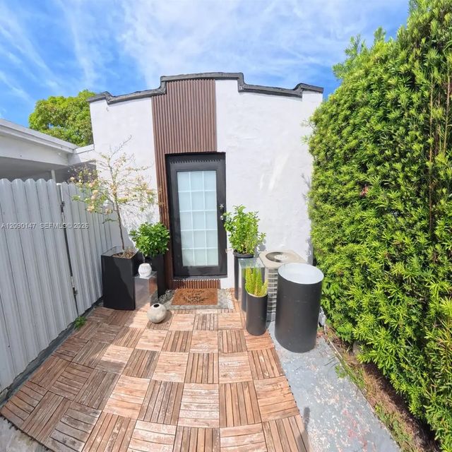 4 of 33 - 228 Nw 58th Court, Miami, FL