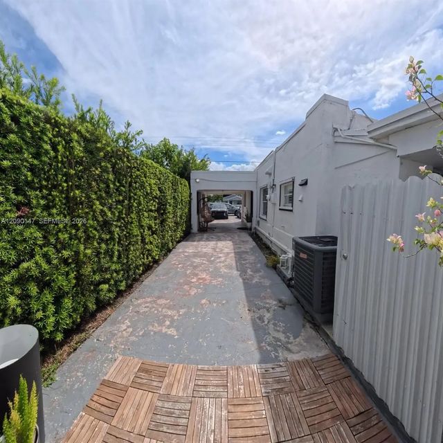 5 of 33 - 228 Nw 58th Court, Miami, FL