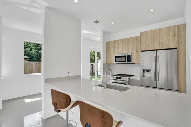 3 of 28 - 815 Ne 17th Avenue #5, Fort Lauderdale, FL