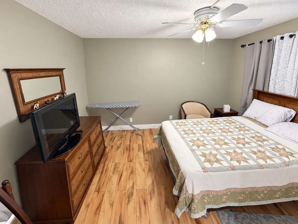 3810 Via Poinciana #303, Greenacres