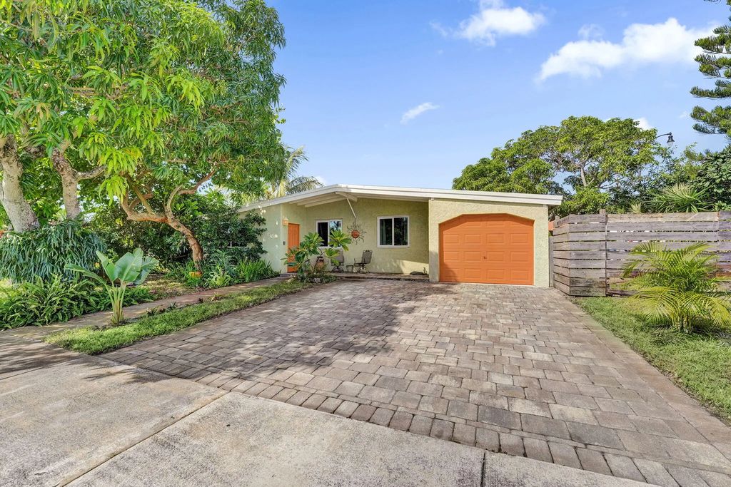 4541 Ne 14th Terrace, Pompano Beach