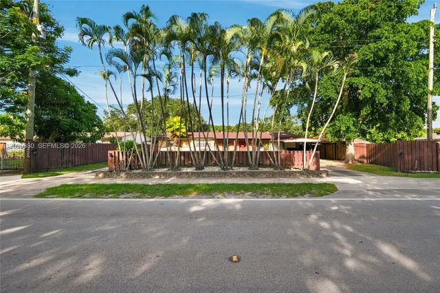 3 of 42 - 15425 N Miami Avenue, Miami, FL