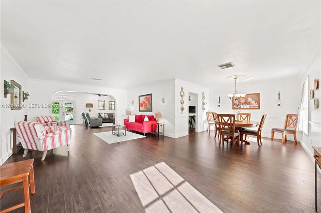 5 of 42 - 15425 N Miami Avenue, Miami, FL