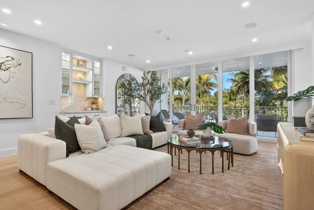 100 Royal Palm Way #d2, Palm Beach