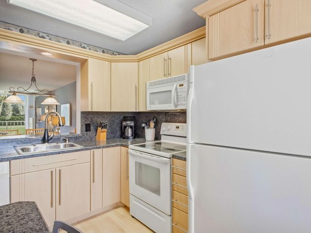 2 of 42 - 7145 Huntington Lane #205, Delray Beach, FL
