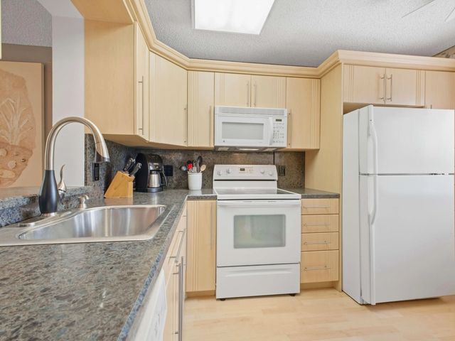 3 of 42 - 7145 Huntington Lane #205, Delray Beach, FL