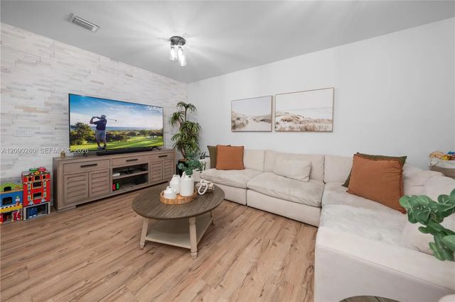5 of 28 - 25511 Sw 108th Court, Homestead, FL