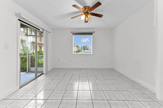 5 of 21 - 6034 Forest Hill Boulevard #107, West Palm Beach, FL