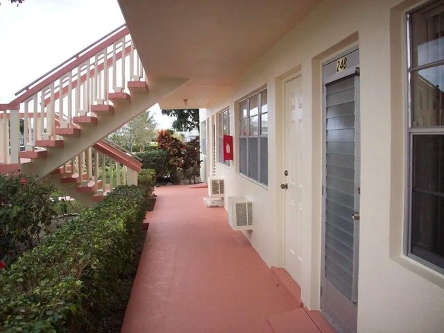 2 of 25 - 263 Camden K, West Palm Beach, FL