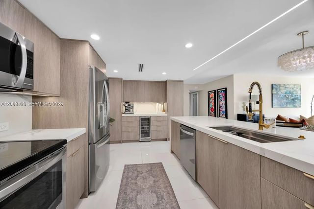 155 Ocean Lane Drive #413, Key Biscayne