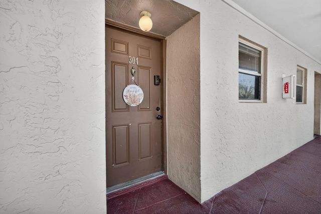 4 of 86 - 120 Sparrow Drive #304, Royal Palm Beach, FL
