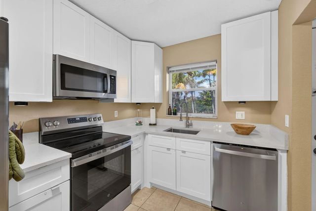 5 of 86 - 120 Sparrow Drive #304, Royal Palm Beach, FL