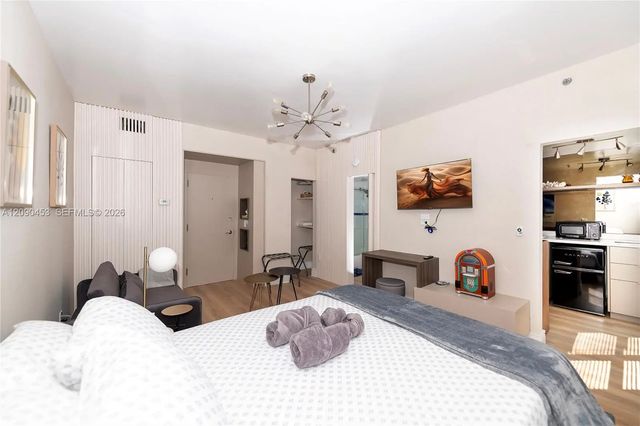 2 of 21 - 918 Ocean Drive #206, Miami Beach, FL
