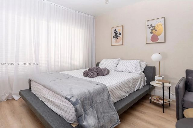 4 of 21 - 918 Ocean Drive #206, Miami Beach, FL