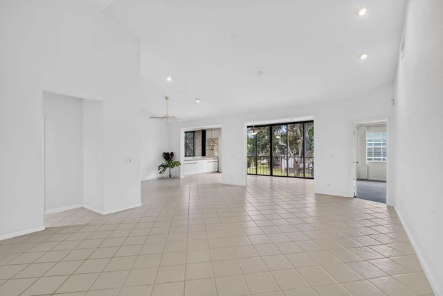 5 of 79 - 11691 Briarwood Circle #4, Boynton Beach, FL