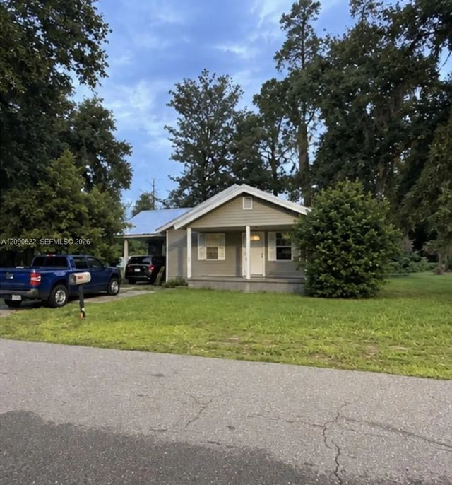 1051 Lake Drive, 