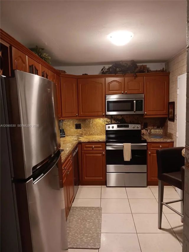 3 of 8 - 9225 Collins Avenue #1206, Surfside, FL