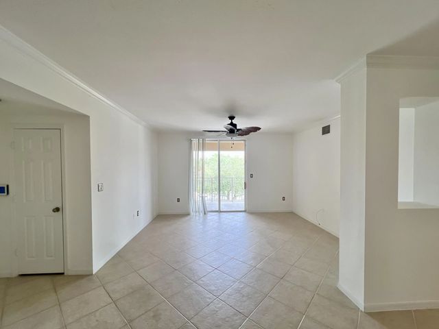4 of 23 - 6400 Emerald Dunes Drive #104, West Palm Beach, FL