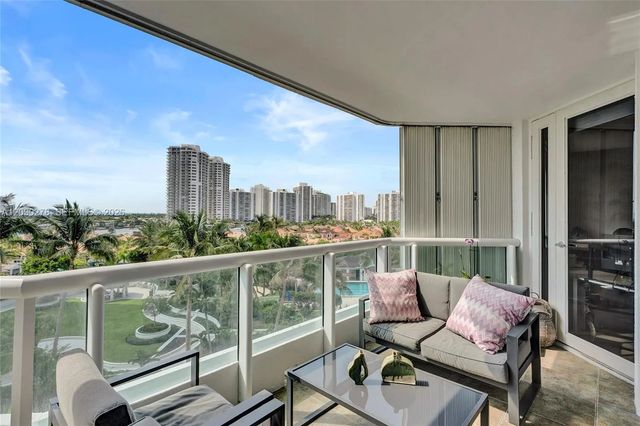 2 of 26 - 21055 Yacht Club Drive #901, Aventura, FL
