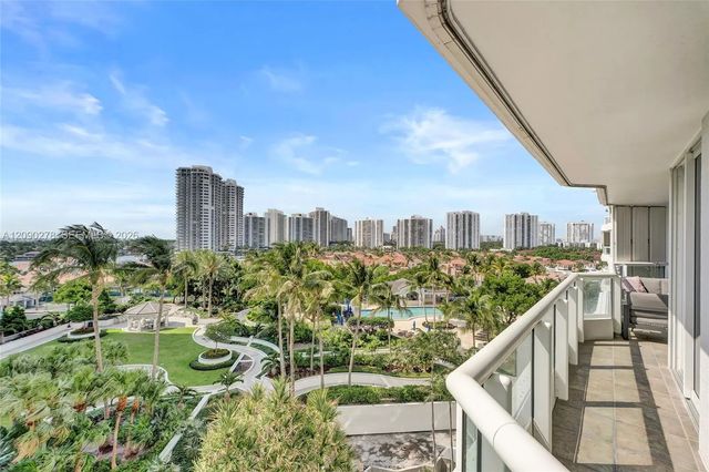 3 of 26 - 21055 Yacht Club Drive #901, Aventura, FL