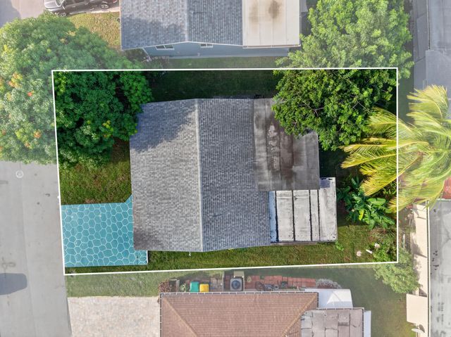 3 of 35 - 6102 Nw 69th Avenue, Tamarac, FL