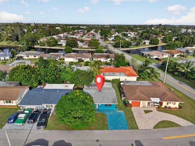 4 of 35 - 6102 Nw 69th Avenue, Tamarac, FL