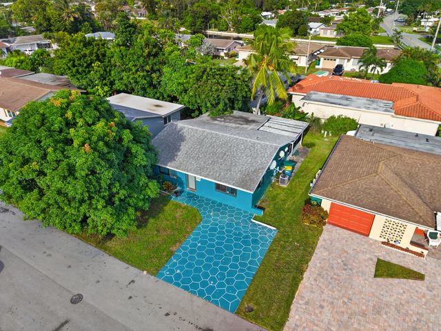 5 of 35 - 6102 Nw 69th Avenue, Tamarac, FL