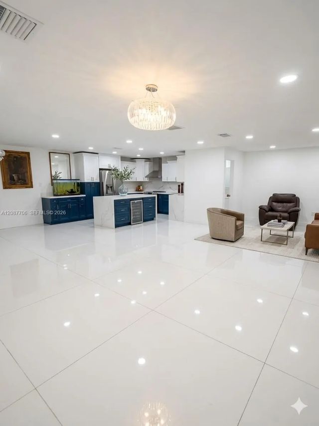 4 of 17 - 510 Ne 161st Street, Miami, FL