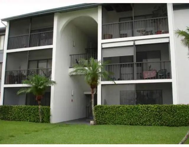 3 of 6 - 1105 Green Pine Boulevard #c2, West Palm Beach, FL
