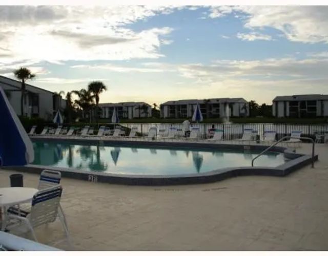 4 of 6 - 1105 Green Pine Boulevard #c2, West Palm Beach, FL