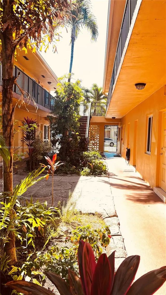 3 of 18 - 1733 Mayo Street #11, Hollywood, FL