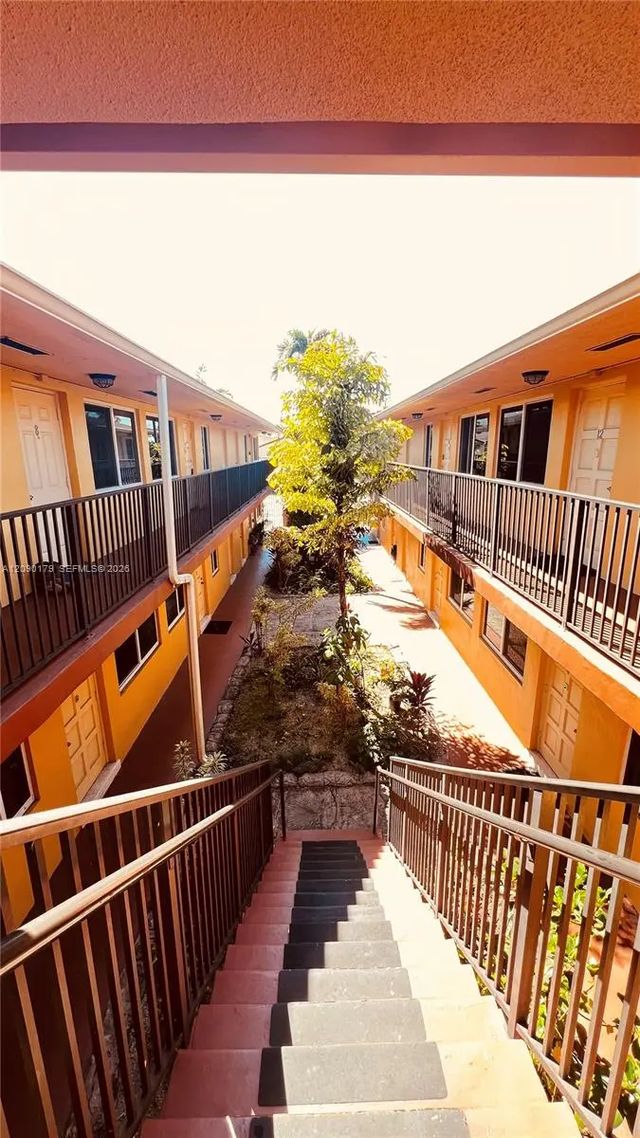 5 of 18 - 1733 Mayo Street #11, Hollywood, FL