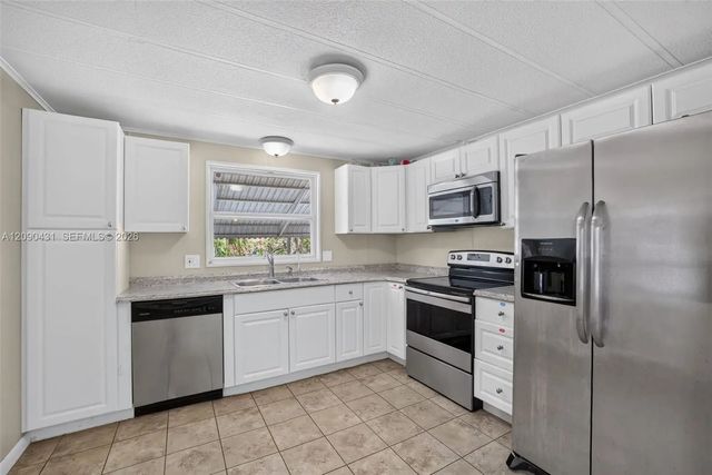 4 of 23 - 2903 Harbor Lane, Dania Beach, FL