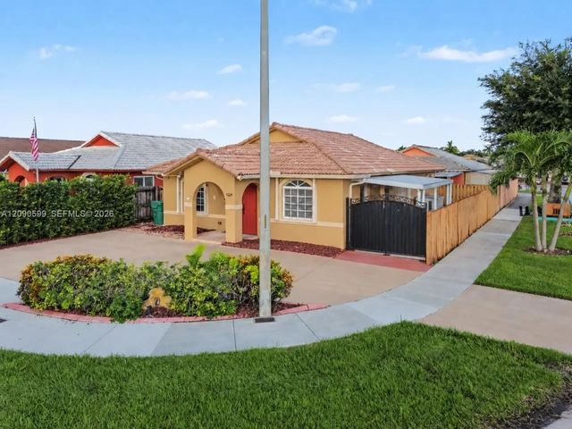 2 of 35 - 12711 Nw 99th Place, Hialeah Gardens, FL