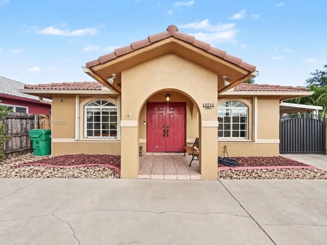 3 of 35 - 12711 Nw 99th Place, Hialeah Gardens, FL