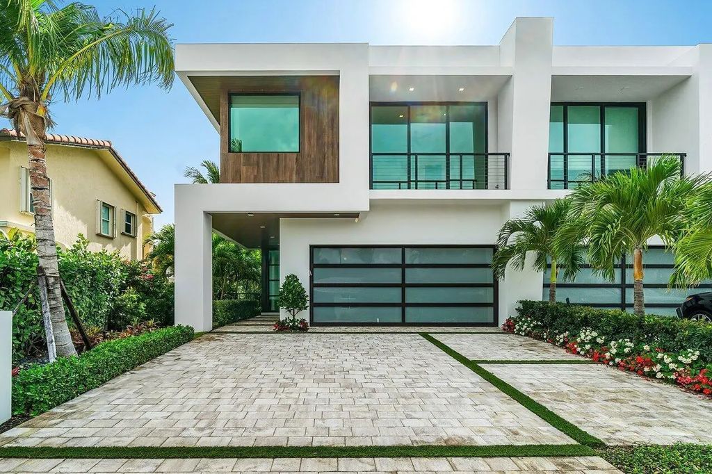 326 Ne Wavecrest Way, Boca Raton