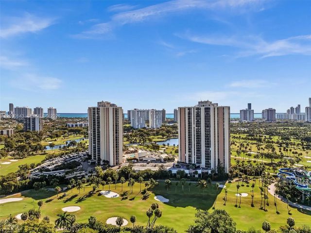 20379 W Country Club Drive #332, Aventura