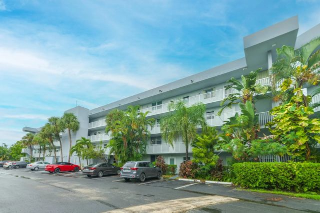 2 of 27 - 101 Royal Park Drive #1c, Oakland Park, FL
