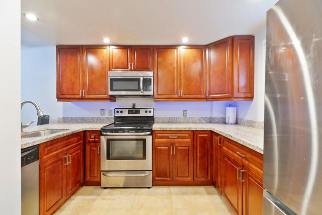 5 of 27 - 101 Royal Park Drive #1c, Oakland Park, FL