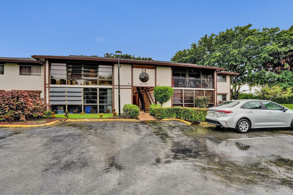 9414 S Belfort Circle #215, Tamarac