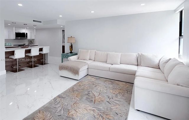 2 of 21 - 1800 Collins Avenue #3b, Miami Beach, FL