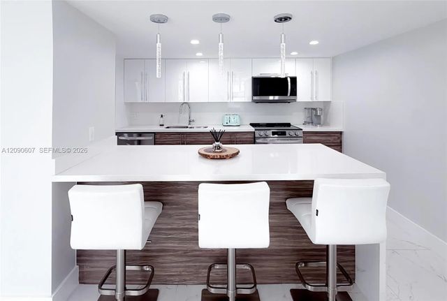5 of 21 - 1800 Collins Avenue #3b, Miami Beach, FL