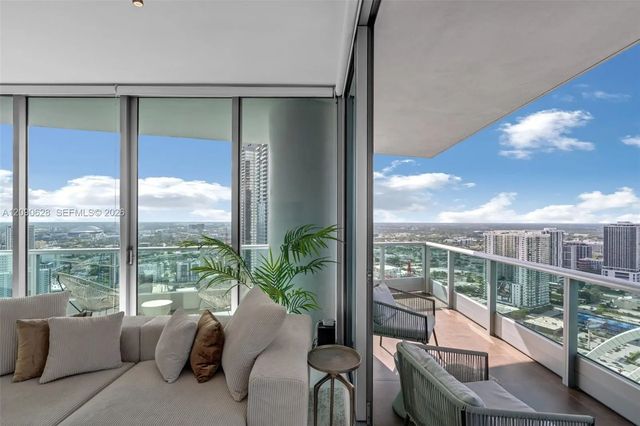 2 of 29 - 900 Biscayne Boulevard #4412, Miami, FL