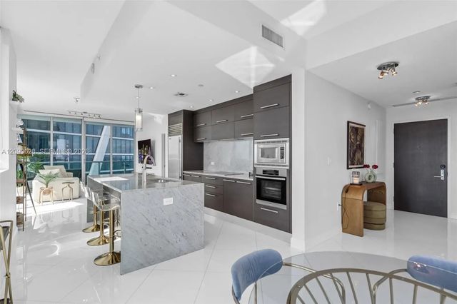 5 of 29 - 900 Biscayne Boulevard #4412, Miami, FL