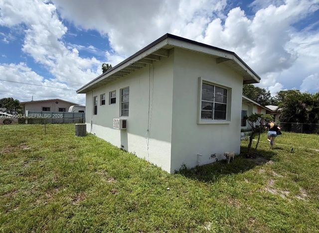 3 of 7 - 16810 Nw 7th Ave Road, Miami Gardens, FL