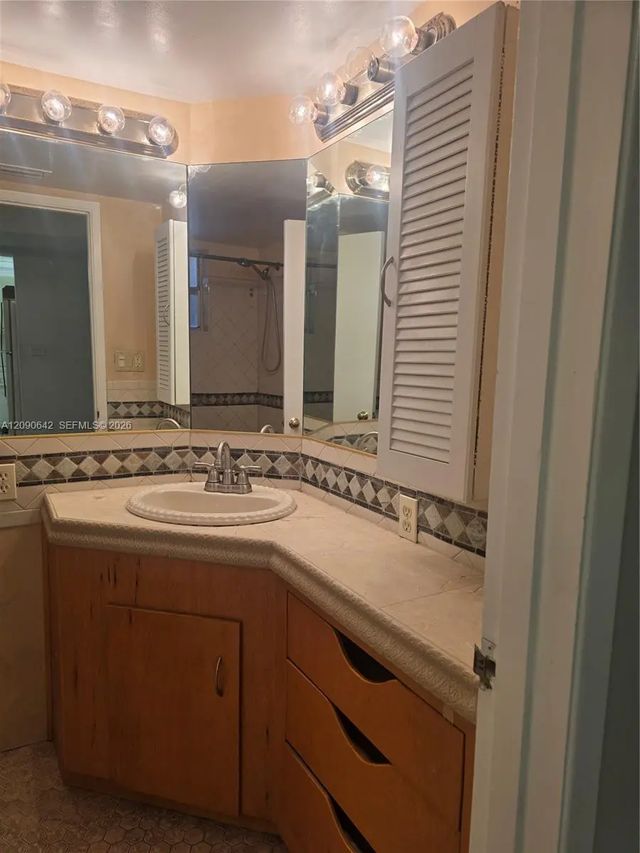 4 of 7 - 1304 Ne 191st Street #a-128, Miami, FL