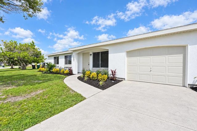 4 of 36 - 1697 Se Burgundy Lane, Port St. Lucie, FL